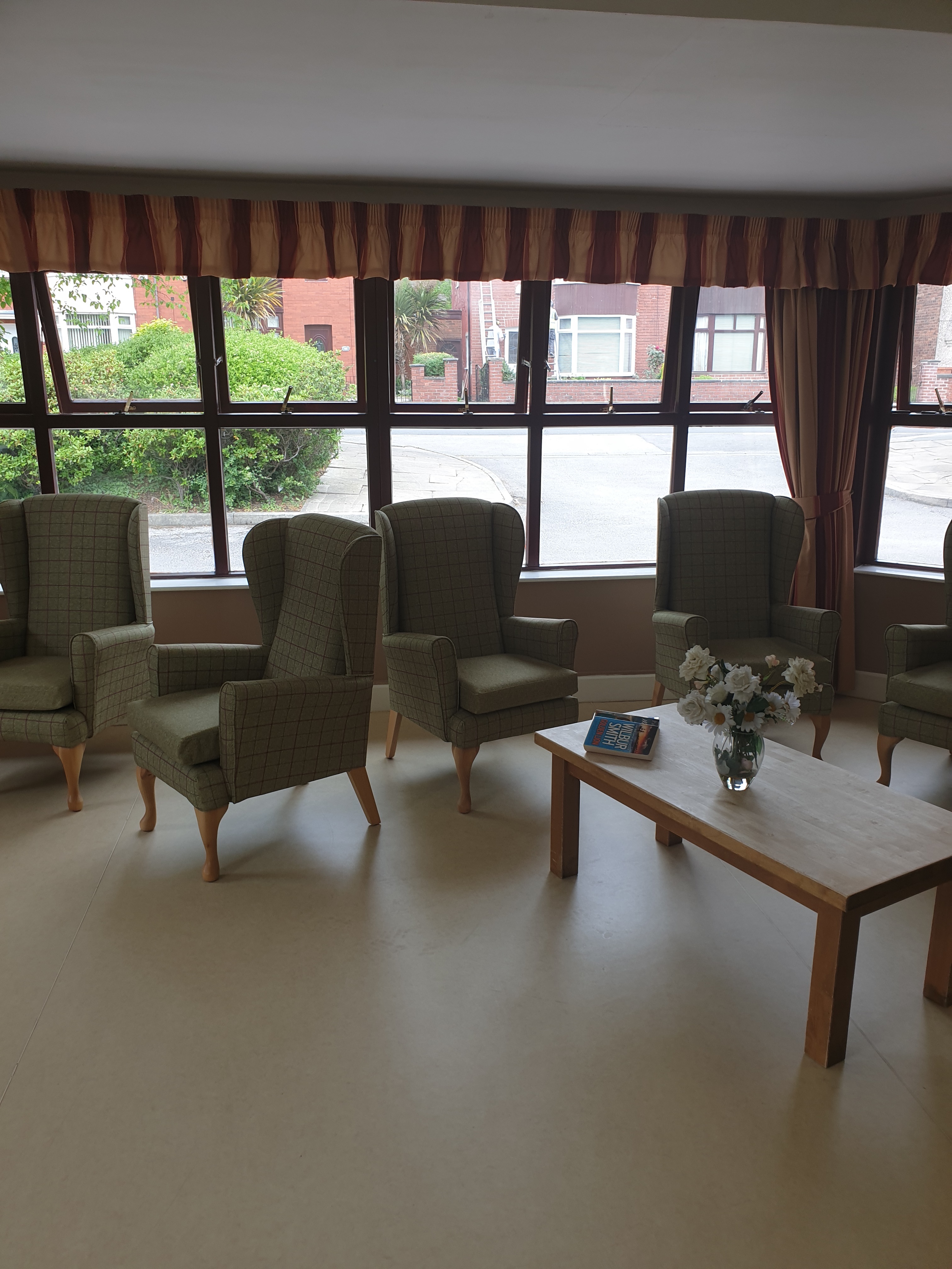 Lounge down May 19 EC: Key Healthcare is dedicated to caring for elderly residents in safe. We have multiple dementia care homes including our care home middlesbrough, our care home St. Helen and care home saltburn. We excel in monitoring and improving care levels.